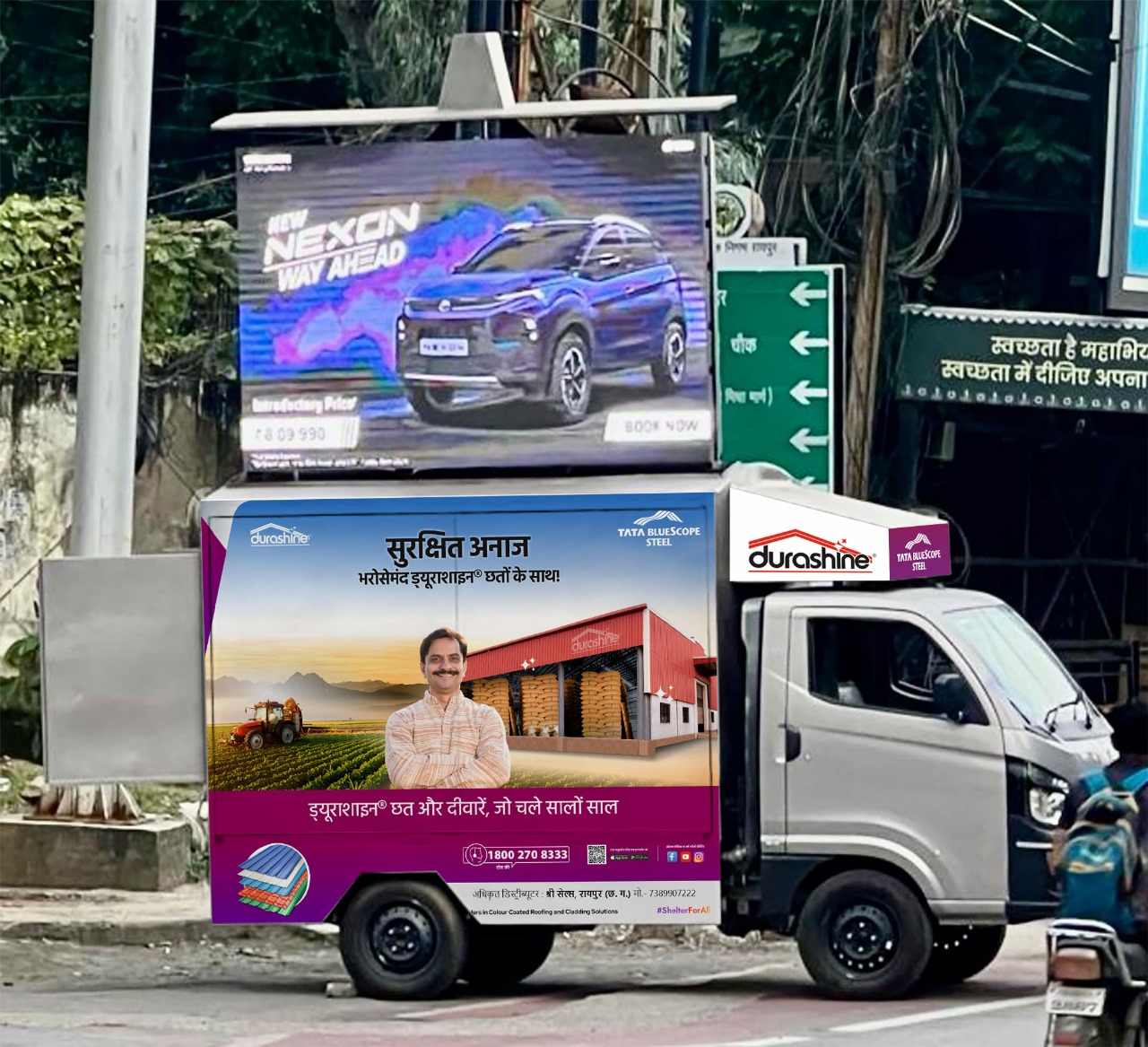 Bring attention to your brand with LED screens mounted on vehicles that

                            move through crowded

                            areas.